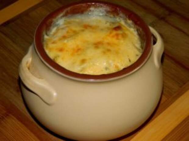 Пельмени в духовке с сыром и майонезом в горшочках