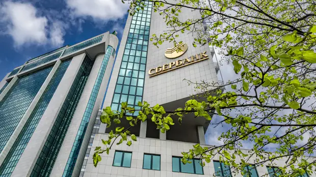 Сбербанк проверяет случаи списания выплат на детей в счёт долгов