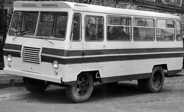 Советские автобусы Уралец-66
