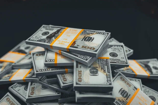 Песков: расчеты с США в долларах не противоречат переходу к нацвалютам