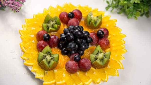 Красивая фруктовая нарезка на 8 марта - Фруктовая нарезка на праздничный стол - Как нарезать фрукты
