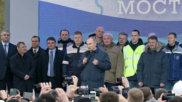 Путин назвал Крымский мост «красавцем»