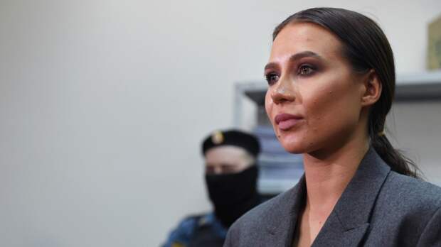 Источник RT: блогер Лерчек ослепла на один глаз из-за поражения костей черепа