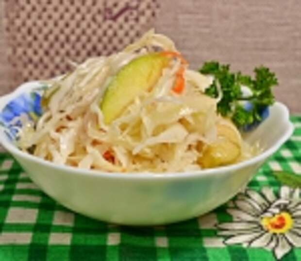 Капуста маринованная с яблоками быстрого приготовления