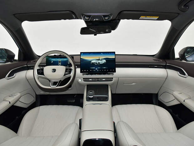 Просторный 192-сильный седан Changan — всего 72,9 тыс. юаней (830 тыс. рублей). Представлен обновленный Changan Eado