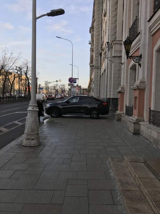 Страна должна знать своих героев авто, москва, парковка, тротуар