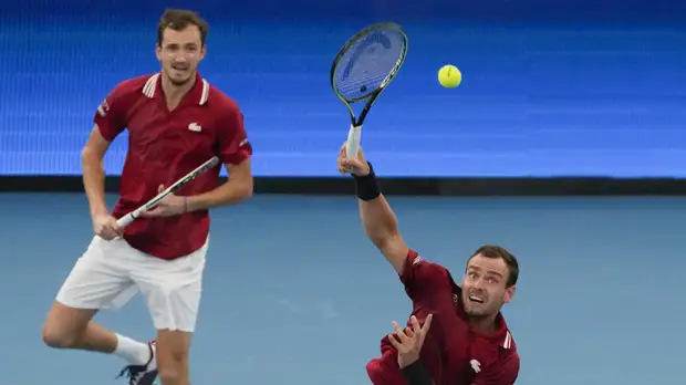 Кафельников: задачи, которые ставили перед собой Медведев и Сафиуллин, выполнили