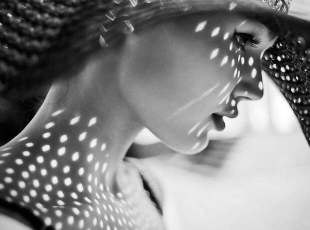 creative-hard-shadow-photography-13-57e22f7da89fd__700