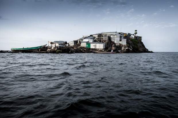 Самый густонаселённый остров мира на снимках Джеско Дензела