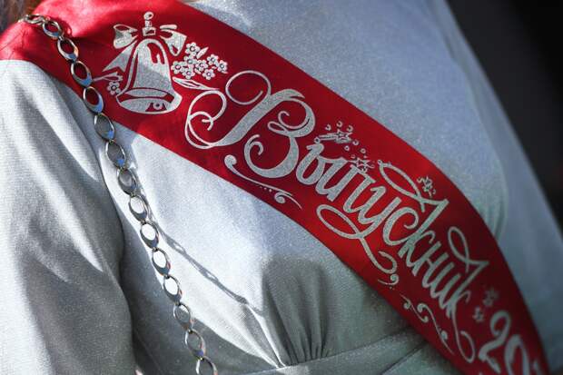 Россиянок призвали избегать трех деталей в образах на выпускной