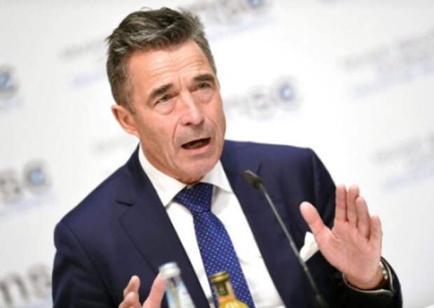 Экс-генсек НАТО обвинил Макрона и Шольца в позорно низкой поддержке Украины Экс-генсек НАТО обвинил Макрона и Шольца в позорно низкой поддержке Украины