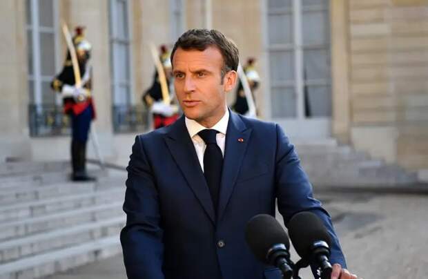 Президент Франции намерен сформировать коалицию военных инструкторов для