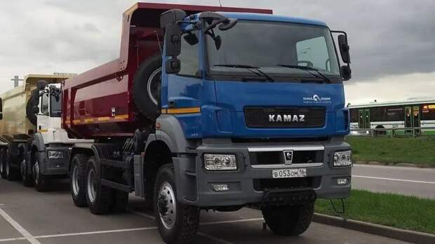 В отличие от АвтоВАЗа, КамАЗ героически справляется с последствиями обрушения