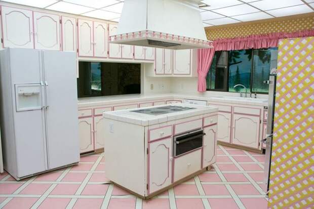 5000-sq-ft-cold-war-bunker-underneath-suburban-house-in-las-vegas-7