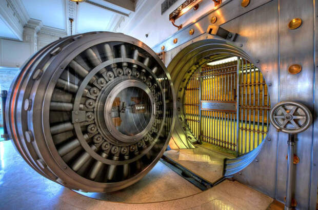 Хоть я и слышу о крахе доллара уже *цать лет, но...