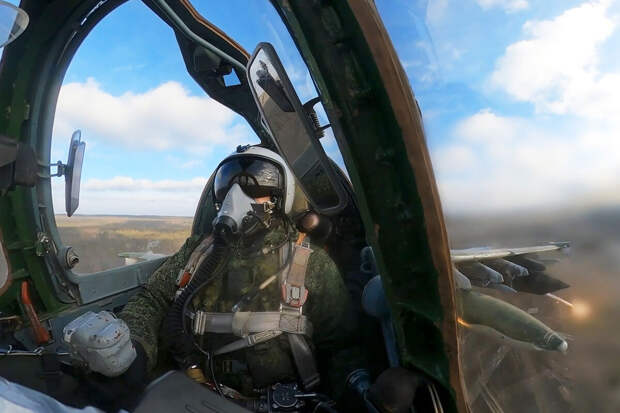 Российские самолеты Су-25 на Донецком направлении нанесли удар по технике ВСУ
