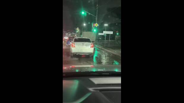 Вот так вот весь ленинский проспект заливает вода,а у жителей воды нет! https://t.me/webmoney_dn/314787Video: Клип