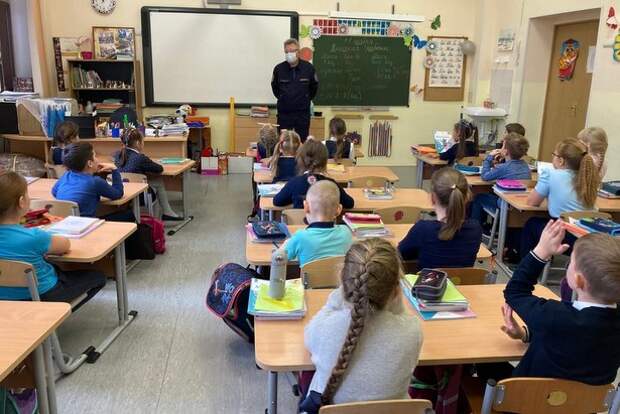 Зеленоградских школьников учат действовать в чрезвычайных ситуациях Зеленоградских школьников учат действовать в чрезвычайных ситуациях