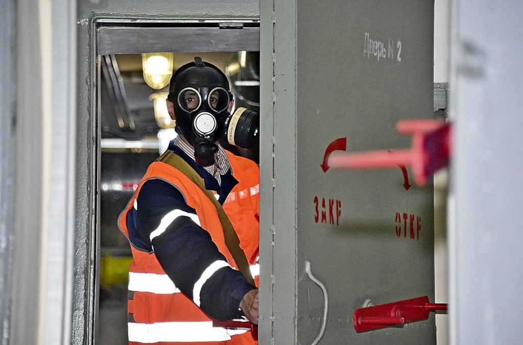 МЧС РФ при оценке имеющихся в регионах сооружений по защите от радиационной опасности исходит...