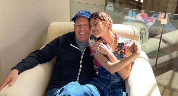 Знаменитости и их дети поделились семейными фотографиями в честь Дня отца