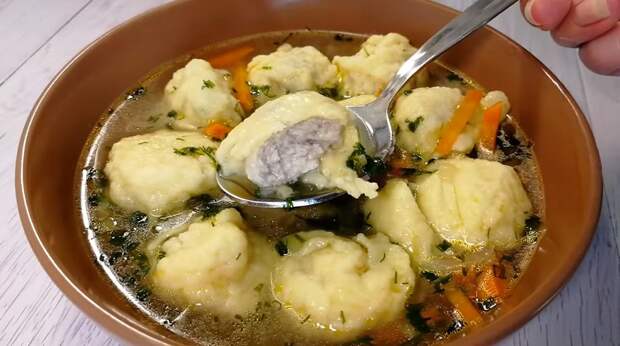 Ленивые пельмени с ароматным бульоном: аппетитный супчик для всей семьи Ленивые пельмени с ароматным бульоном: аппетитный супчик для всей семьи