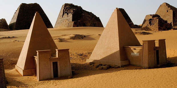 Пирамиды в Мероэ — карлики по сравнению с египетскими. ancient-code.com - Владычицы земли «чёрных фараонов» | Warspot.ru