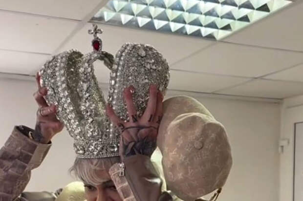 Дизайнер Артем Великолепный подарил Киркорову царскую корону