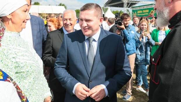 Нецензурная речь главы Волгоградской области Бочарова в ходе прямой линии попала на видео