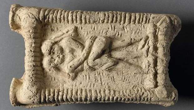 Самый ранний зарегистрированный поцелуй произошел 4500 лет назад в Месопотамии