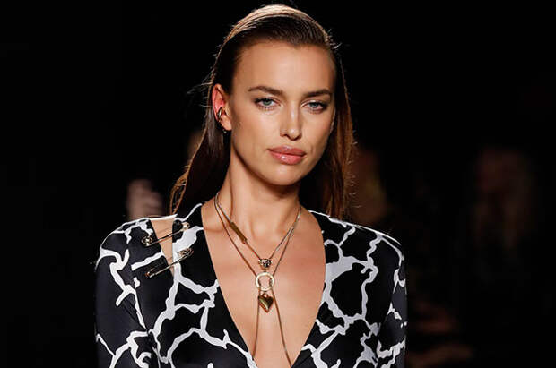 Ирина Шейк, Блейк Лайвли, Ким Кардашьян и другие звезды на показе Versace в Нью-Йорке