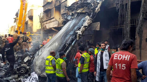 "Я потерял оба двигателя": Из рухнувшего самолёта достали живых пассажиров