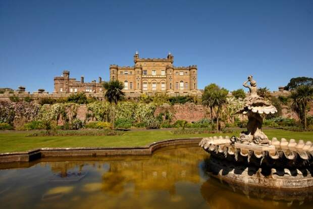 На территории парка можно увидеть множество фонтанов, являющихся произведением искусства (Culzean Castle, Шотландия). | Фото: celticcastles.com.