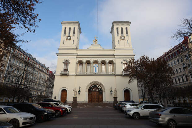 Ровно 186 лет назад в Петербурге освятили здание лютеранской церкви Святых Петра и Павла (Петрикирхе)