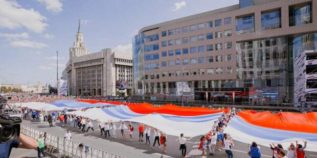 В Москве проходят гулянья по случаю 350-летия флага России. Фото: mos.ru