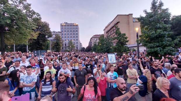 Сербы вышли на протесты против шествия педерастов