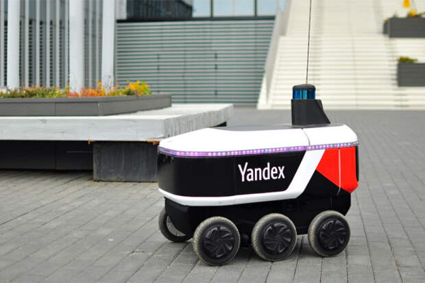 На улицах Сколково появился новый “пешеход” – “Яндекс.Ровер”