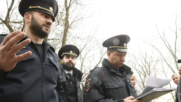 Мигранты начали в Москве уничтожать православные святыни. Кто в Москве теперь хозяин?