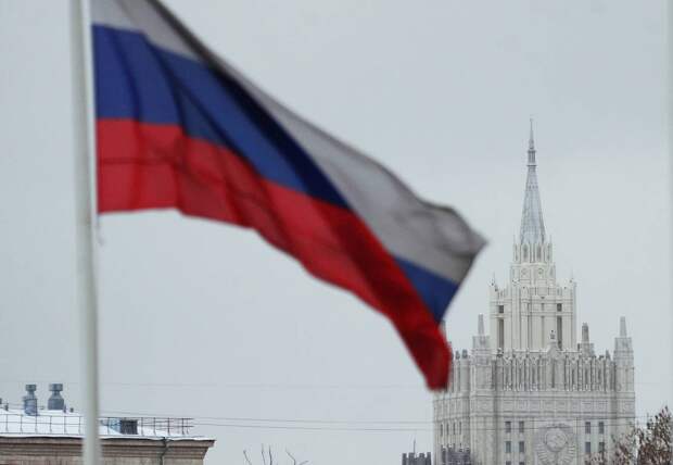 Премьеры Канады и Британии пообещали давить на Россию