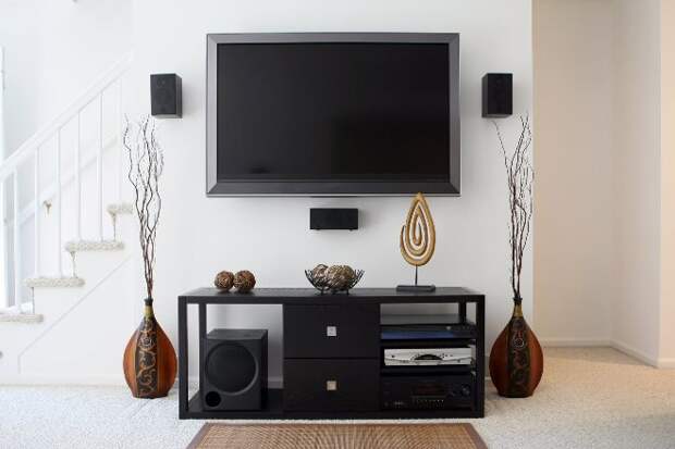 Как спрятать провода от телевизора на стене: фото, варианты практичные и эстетичные (75 фото)