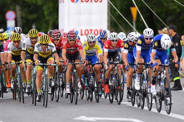 Гавирия и его команда(фото: Tim de Waele/TDWSport.com)