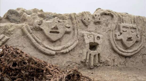 Фото взято с сайта: https://www.perucaraltours.com/en/producto/caral-sacred-citadel-lima/