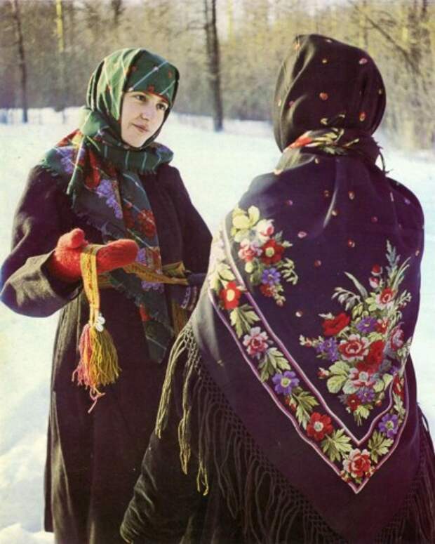 «По-бабьи», «по-купечески» и «по-дворянски»: как русские женщины повязывали платок