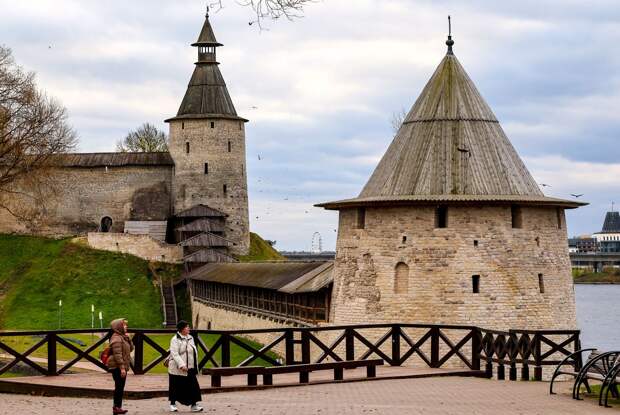 Псков. Вид на башни Псковского кремля.