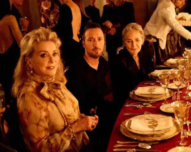 Катрин Денёв, Энтони Ваккарелло и Шарлотта Рэмплинг