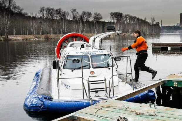 Безопасность на водоёмах Москвы обеспечивают спасатели /mos.ru