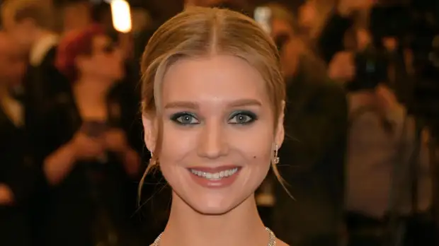 «Без трусов, но в шляпе» - Кристина Асмус шокировала поклонников пикантным фото и предсказала будущее