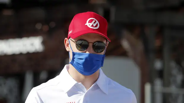 Глава Haas заявил, что инцидент между Шумахером и Мазепиным на финише гонки в Баку уже улажен