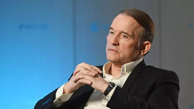 Медведчук заявил о милитаризации образования на Украине