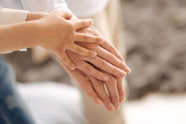 Дерматолог Гуреева: сухую кожу рук необходимо увлажнять два раза в день