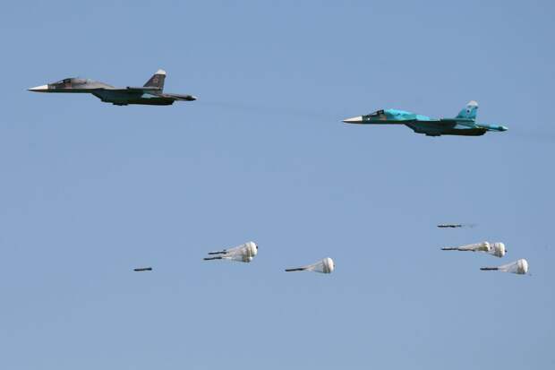 Дрон снял удар ФАБ-3000 по казарме ВСУ, здание превратилось в пыль